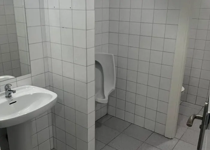 Hostel O De *